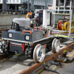 Berufsfeuerwehr Augsburg präsentiert weltweit ersten Löschroboter auf Schienen und Raupen