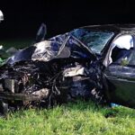 Schwerer Verkehrsunfall bei Münsterhausen (Lkr. Günzburg) – Fahrer schwer verletzt