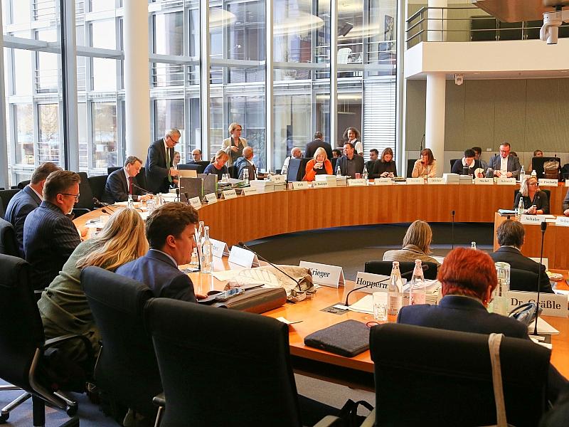 Bereinigungssitzung: Haushaltslücke 2027 Sinkt Um 22 Milliarden Euro