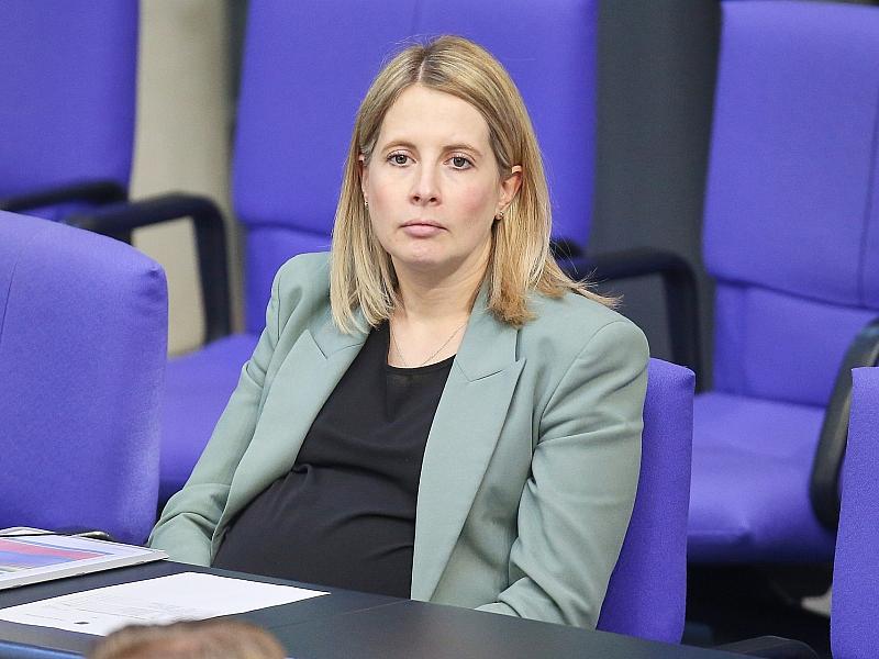 Hubertz Will Nicht Mit Baby Im Bundestag Reden