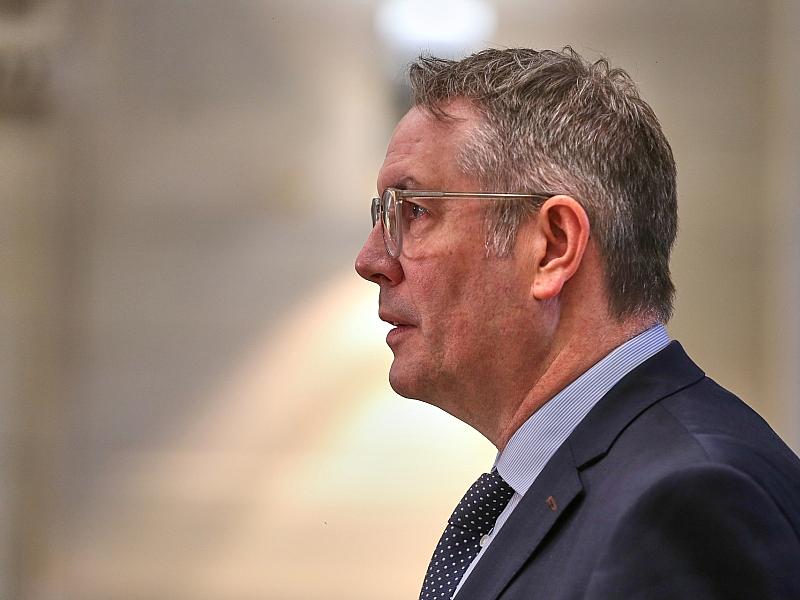 Schweitzer Kritisiert Rentendebatte