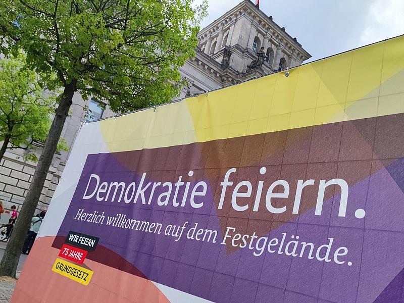 Umfrage: Vertrauen In Demokratie Bröckelt