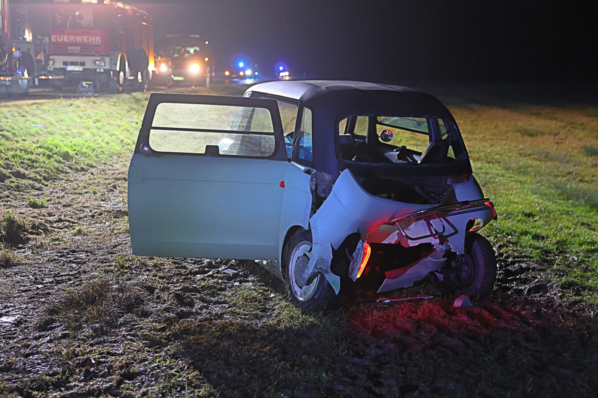 Illertissen/Unterroth | Audi fährt ungebremst in Microcar – 15-jährige Fahrerin schwerst verletzt