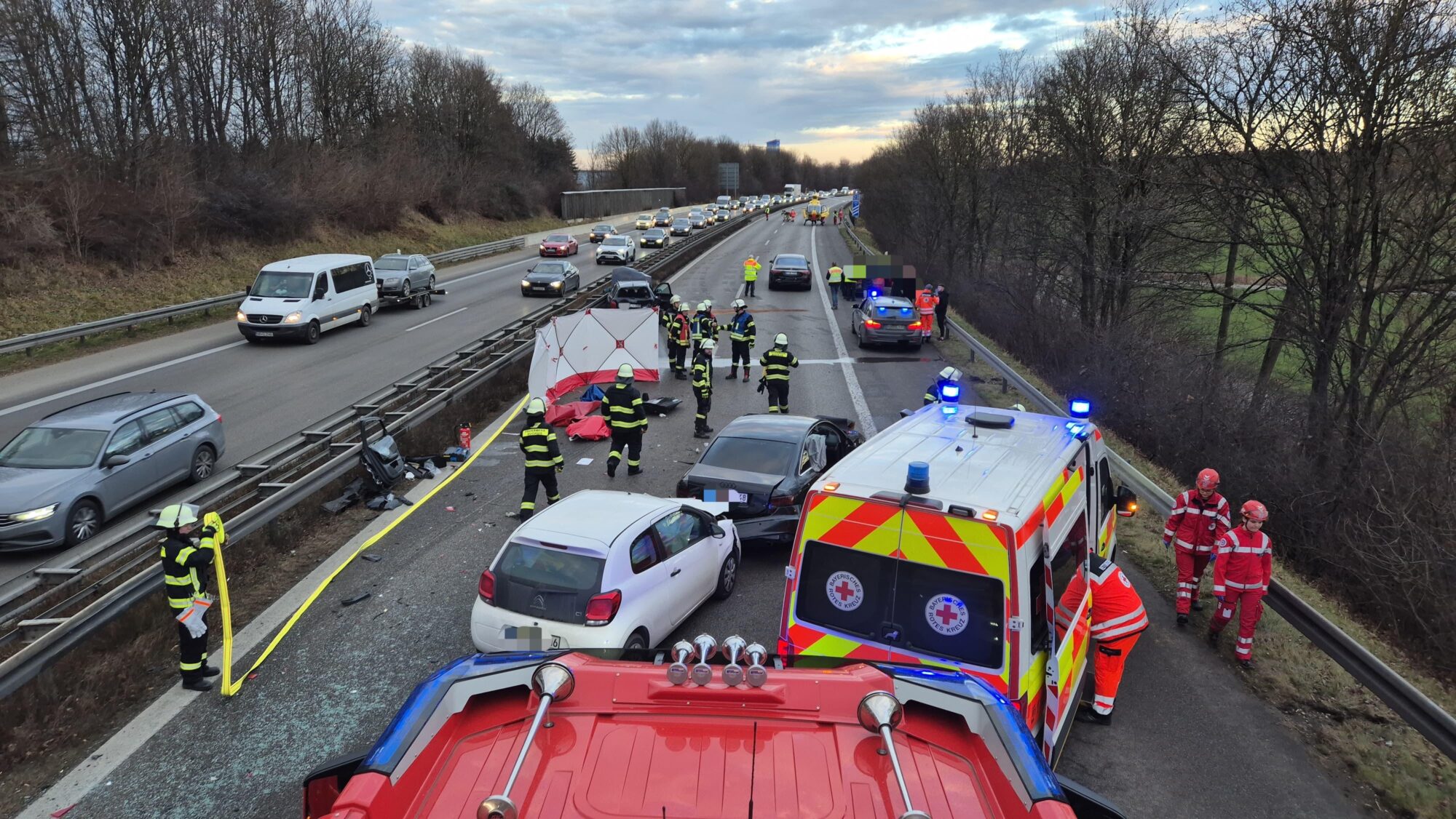 Zwischen Buchloe und Landsberg | Schwerer Auffahrunfall auf der A96 – Vollsperrung