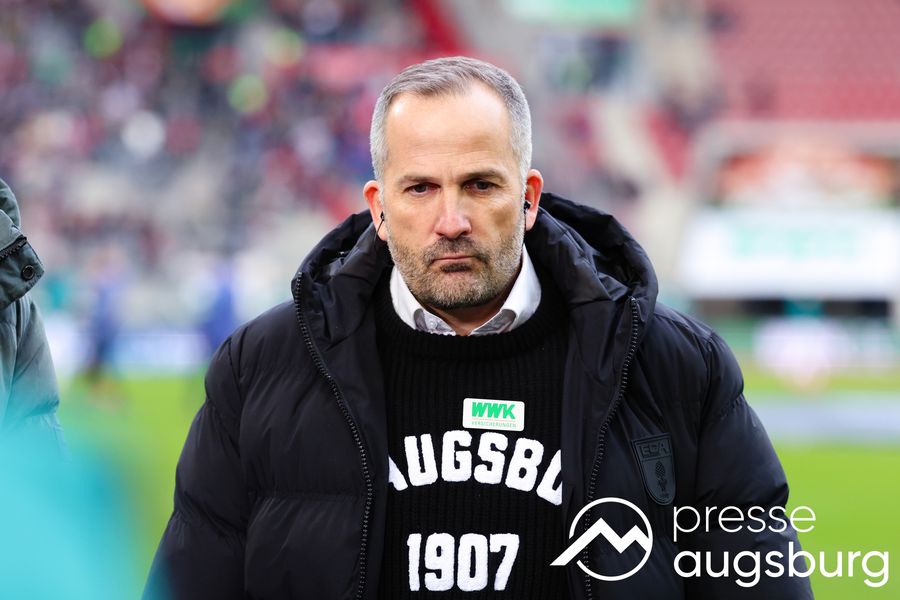 Fußball, Herren, Bundesliga, FC Augsburg vs. Bayer 04 Leverkusen : Manuel Baum (Interimstrainer, FC Augsburg) während dem Interview