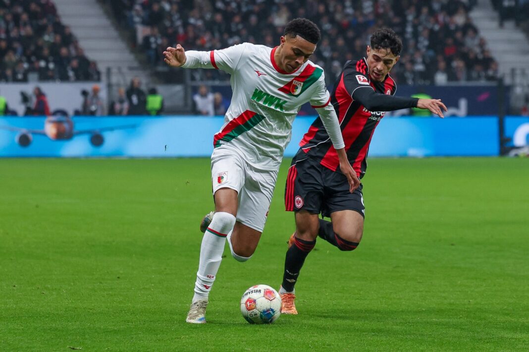 Eintracht Frankfurt vs. FC Augsburg, Fussball, Bundesliga, DFL, Hinrunde, 14. Spieltag, 13.12.2025