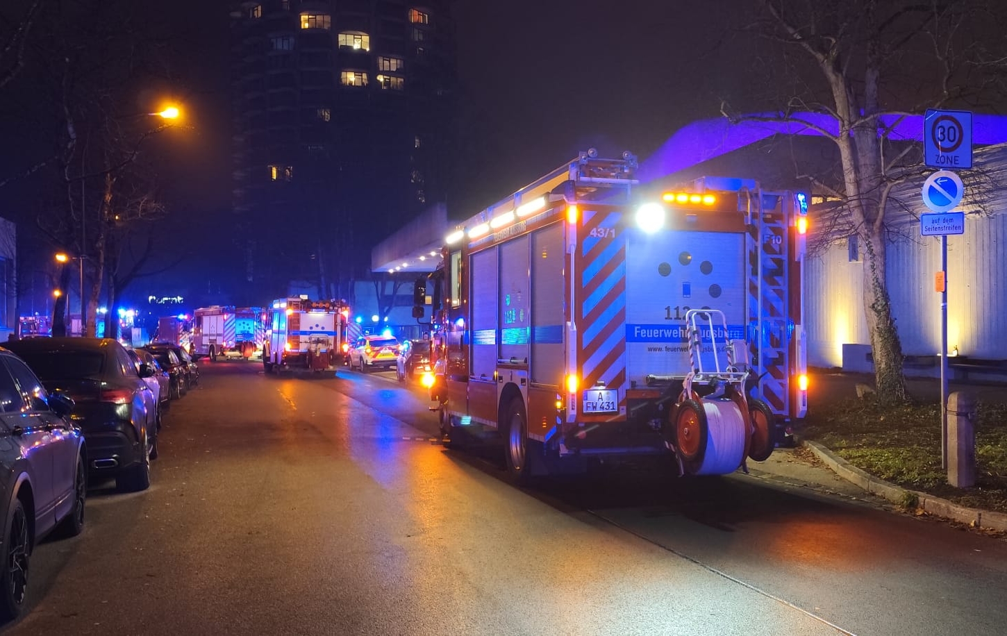 Brand im Augsburger Hotelturm: Großeinsatz der Rettungskräfte am gestrigen Abend