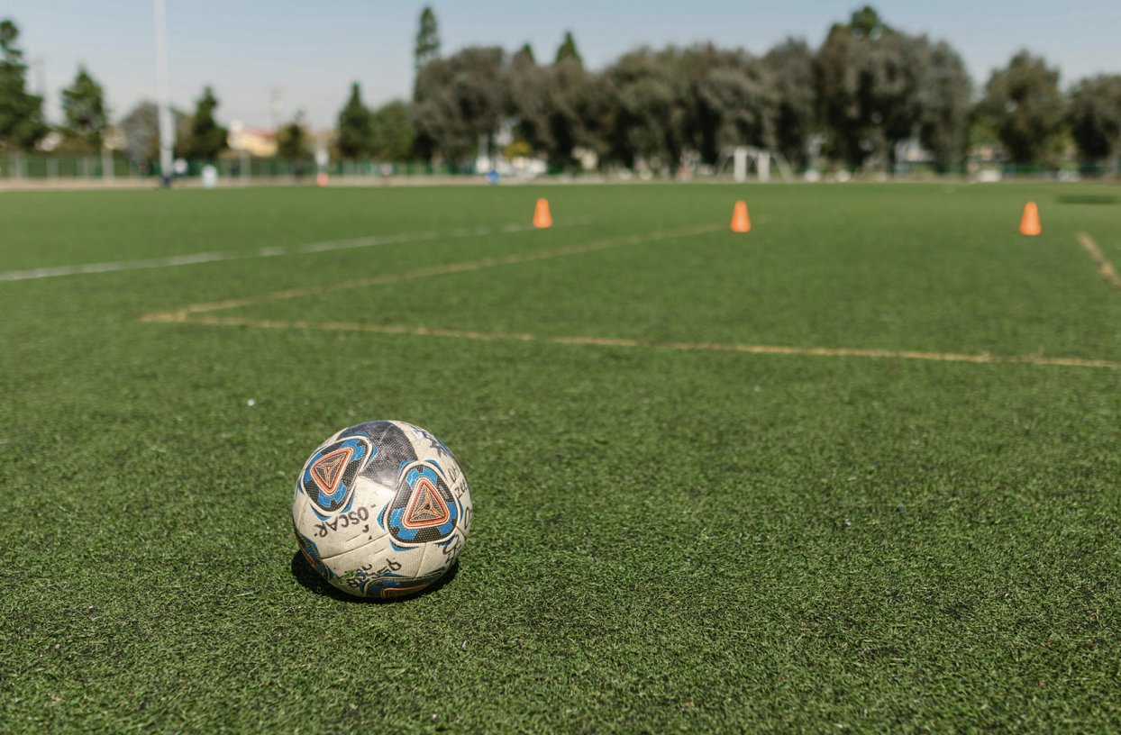 Wie Roboter die Pflege von Sportplätzen verändern