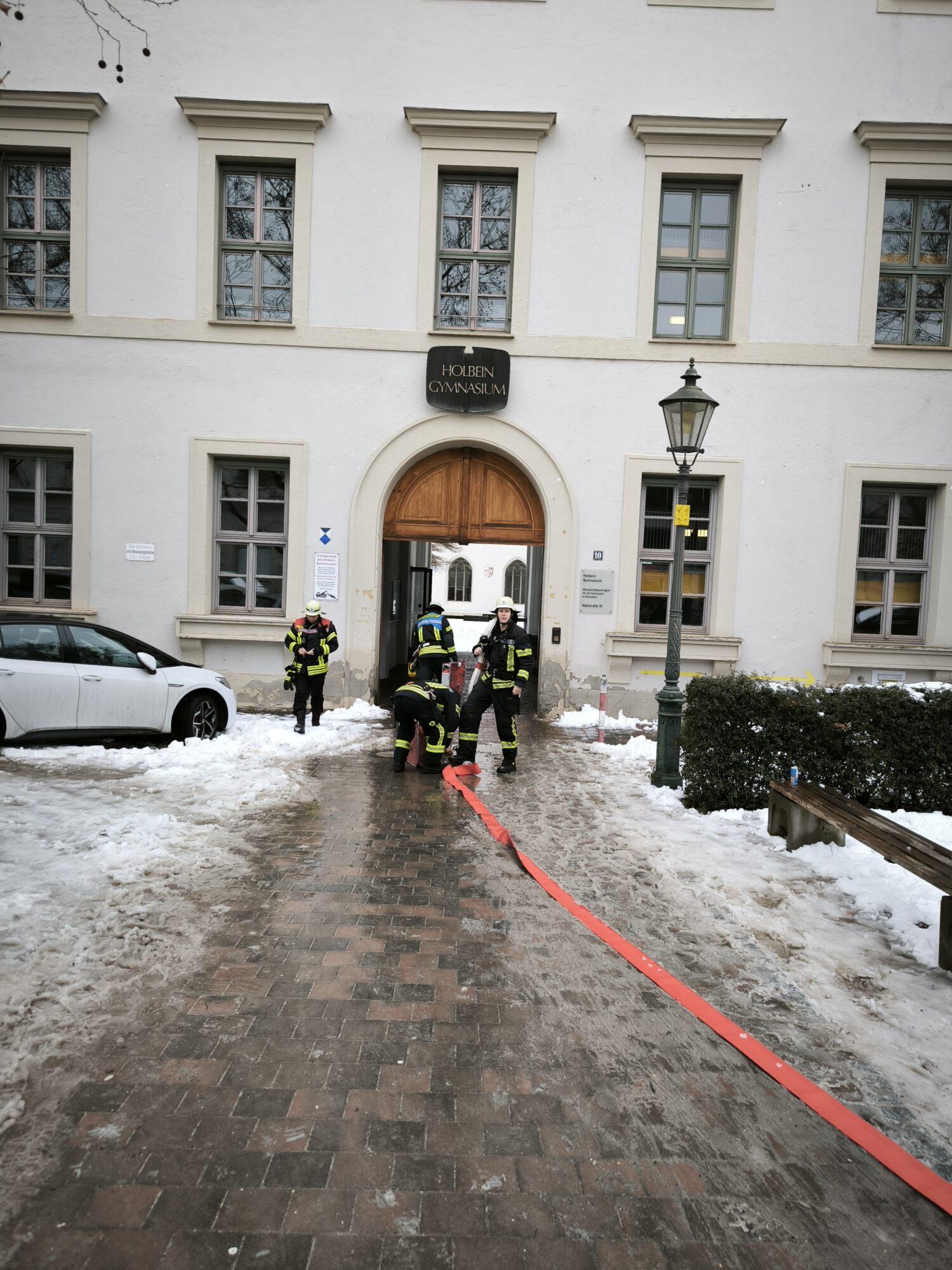 Brandgeruch im Augsburger Gymnasium – Schüler und Lehrkräfte sicher evakuiert