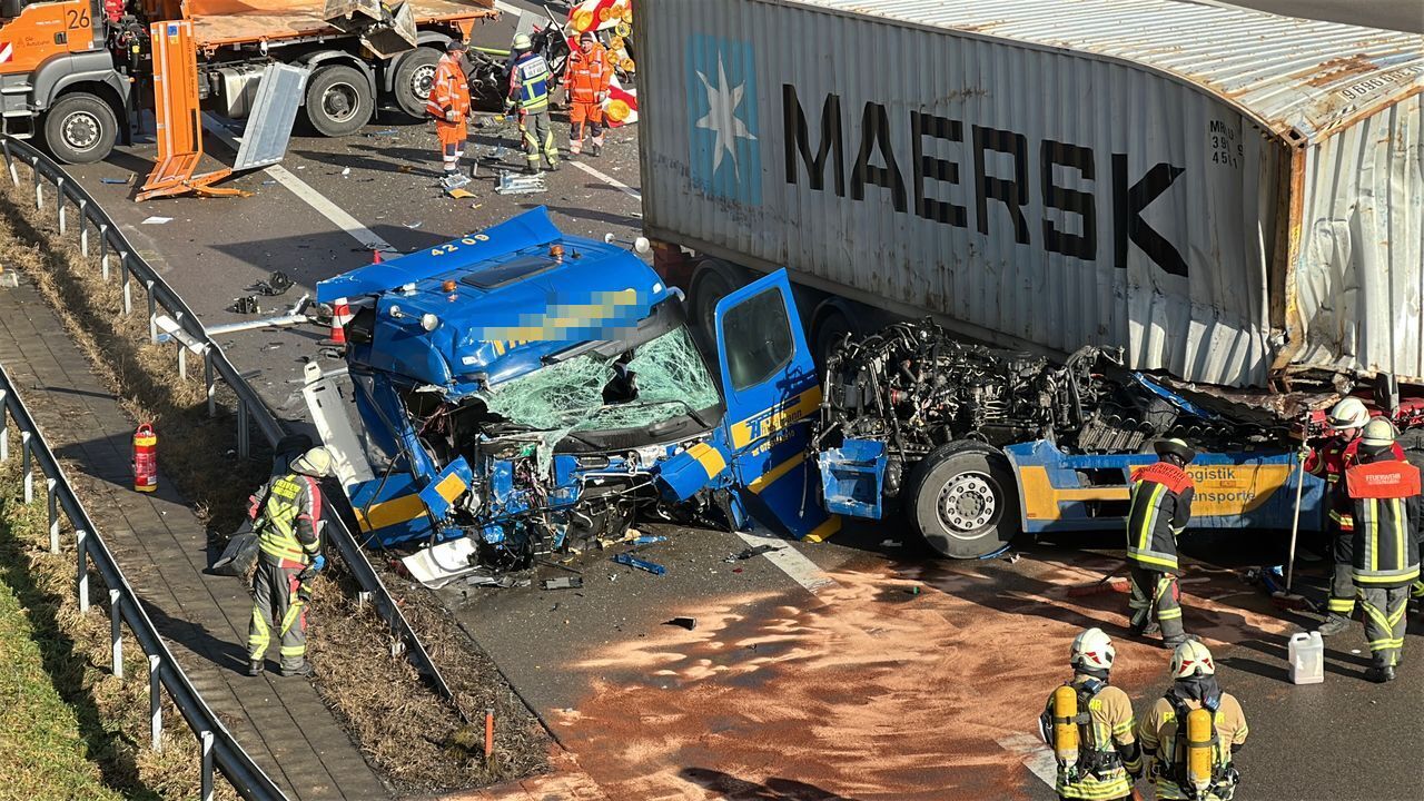 Schwerer LKW-Unfall | Vollsperrung der A96 von Memmingen in Richtung Lindau