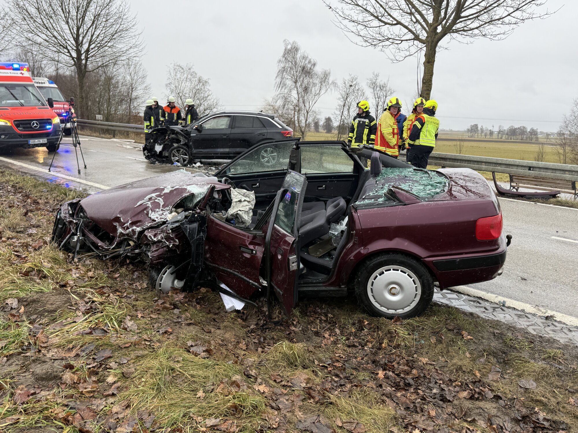 Landkreis Neuburg-Schrobenhausen: Schwerer Unfall bei Alteneich – Fahrer schwerst verletzt
