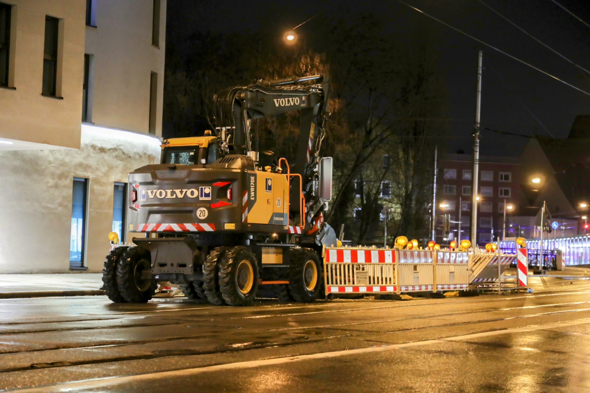 Augsburg | Wasserrohrbruch in Langenmantelstraße: Verkehr stadteinwärts umgeleitet