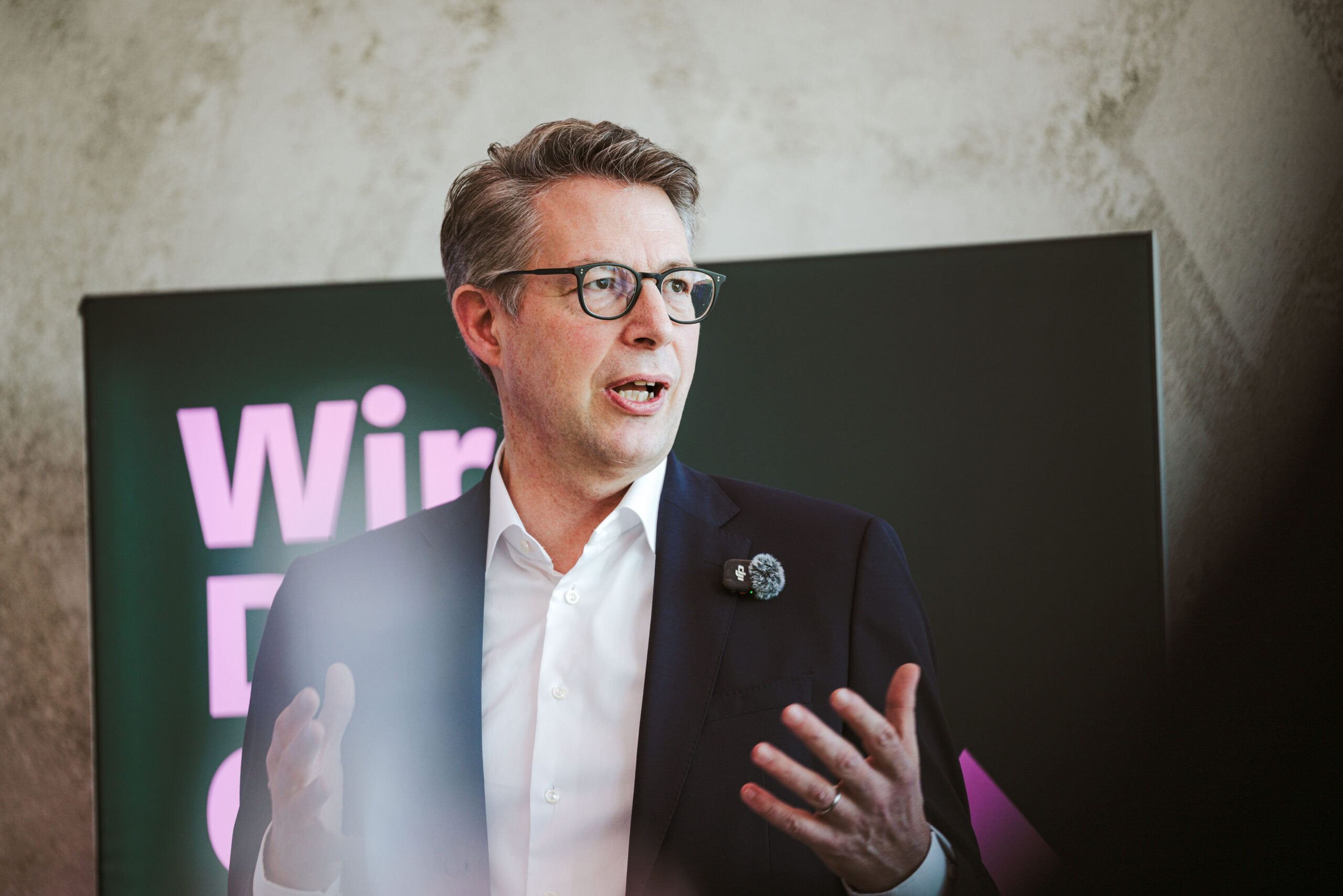 Staatsminister Markus Blume in Augsburg: „Eine bayerische Erfolgsgeschichte mit enormem Aufbruchgeist“