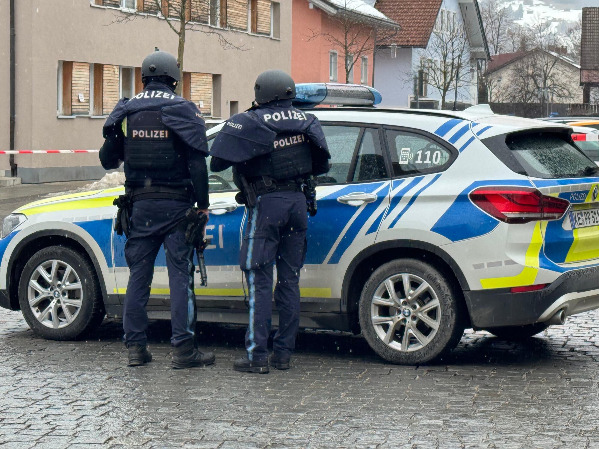 Großeinsatz der Polizei in Sonthofen – Hirschstraße und Spitalplatz gesperrt