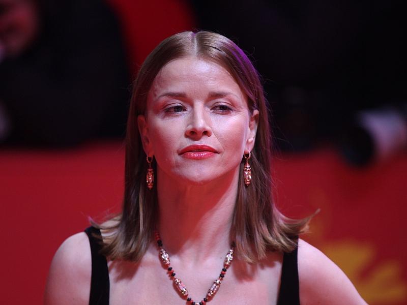 Karoline Schuch blickt besorgt auf Landtagswahlen im Osten