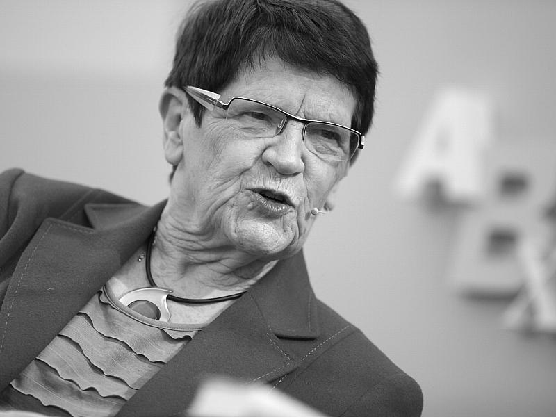 Merkel und Scholz wollen an Trauerstaatsakt für Süßmuth teilnehmen