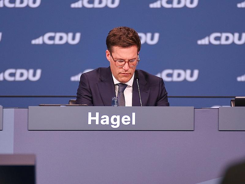 Warken nimmt Hagel wegen umstrittenem Video in Schutz