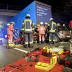 Augsburg: Schwerer Verkehrsunfall auf der B17 – Fahrer in Spezialklinik geflogen 