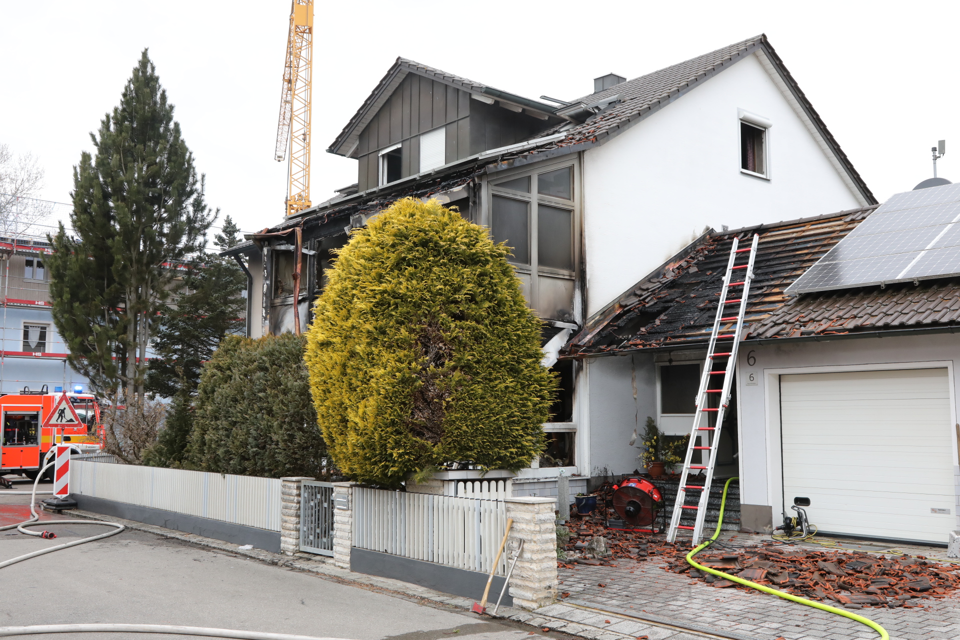 85-Jähriger stirbt bei Hausbrand in Meitingen – Ehefrau schwer verletzt