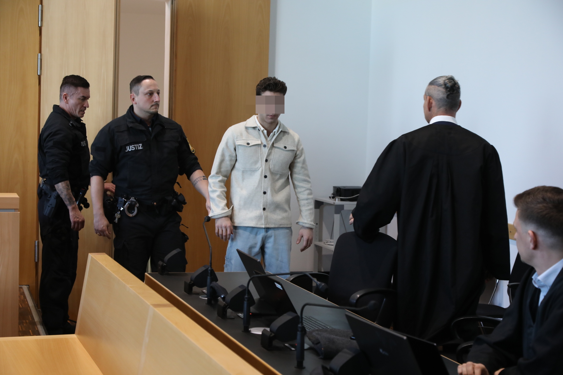 Augsburg | Halid S. nach homophober Attacke zu viereinhalb Jahren Haft verurteilt