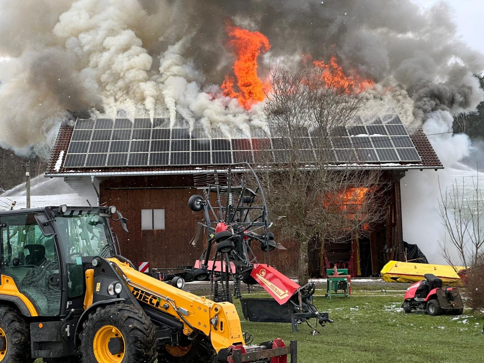 100.000 Euro Sachschaden bei Brand eines Stadels in Waltenhofen