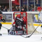 EHC Königsbrunn gewinnt Krimi in Schweinfurt und baut Serienführung aus
