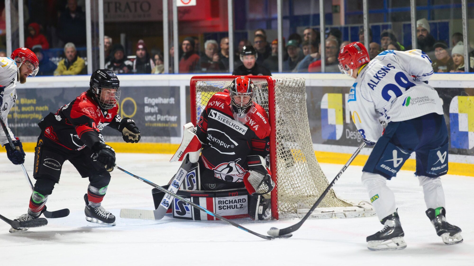 EHC Königsbrunn gewinnt Krimi in Schweinfurt und baut Serienführung aus