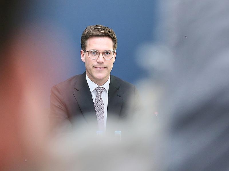 Alice Schwarzer erteilt Manuel Hagel Absolution - 