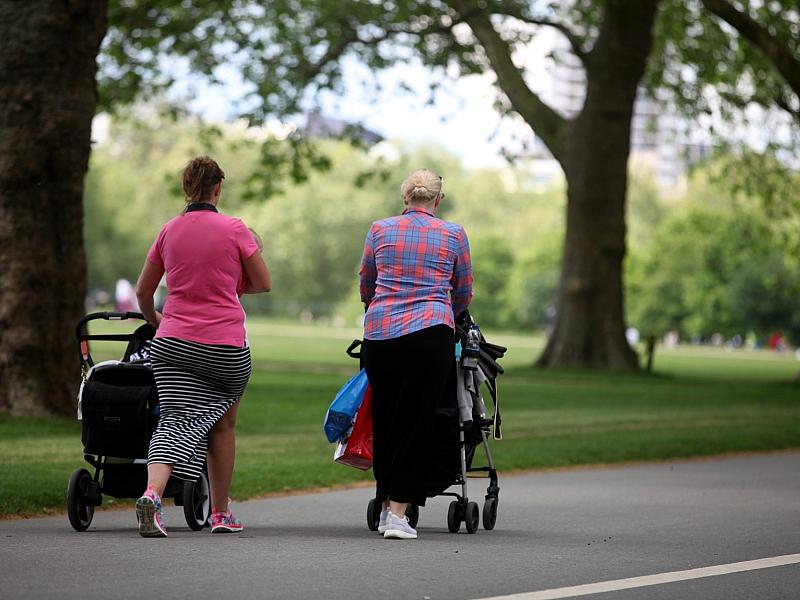 Anteil von Mehrlingsgeburten sinkt auf niedrigsten Stand seit 1997