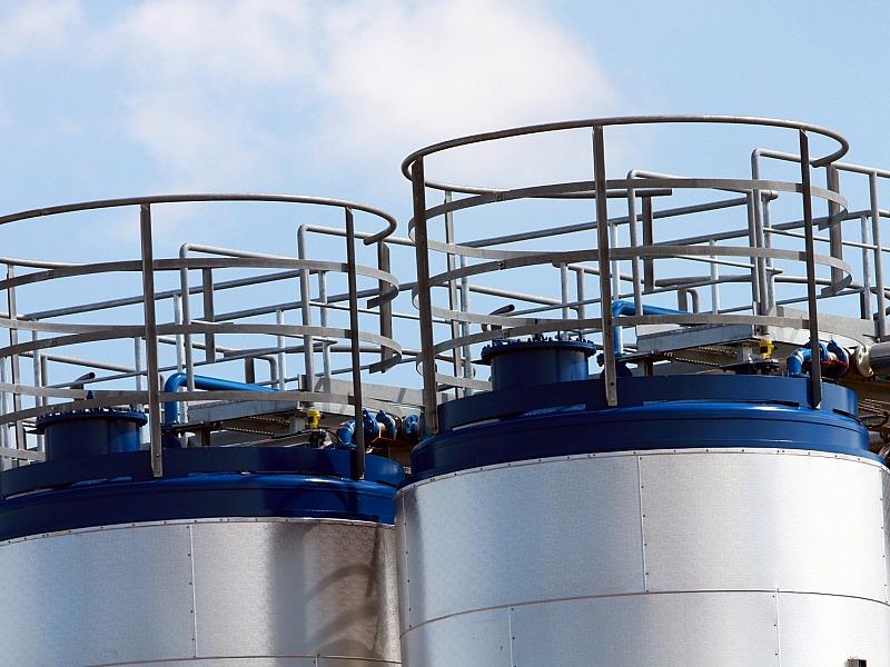 Berichte: Deutschland gibt Teil der nationalen Ölreserven frei