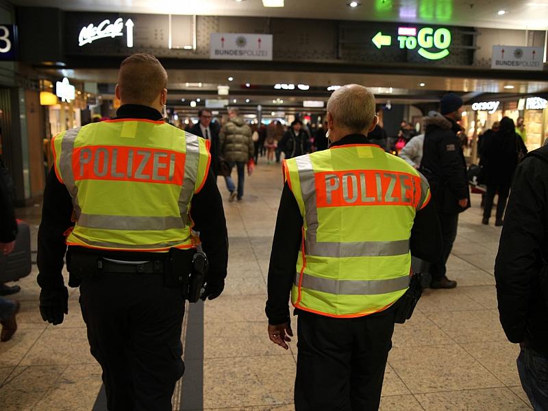 Bundespolizei an Bahnhöfen und Flughäfen in Alarmbereitschaft