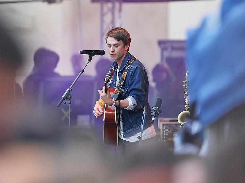 Clueso auf Platz eins der Album-Charts