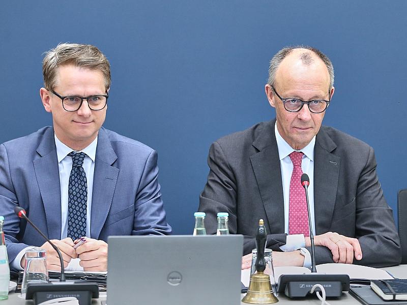 Forsa: Union weiter knapp vor AfD