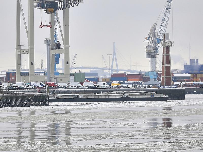Güterumschlag in deutschen Seehäfen legt 2025 zu