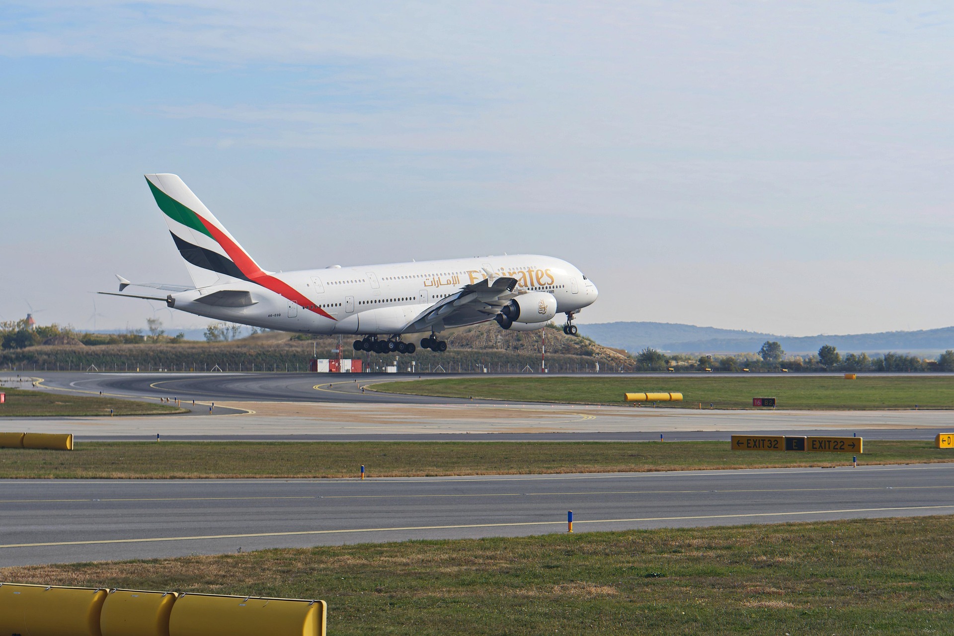 Irankrieg lässt Flugbuchungen in die Emirate um 88 Prozent einbrechen