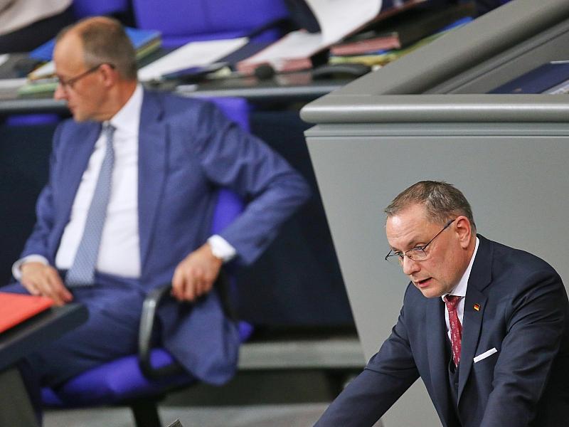 Insa: Union weiter knapp vor der AfD - SPD verliert