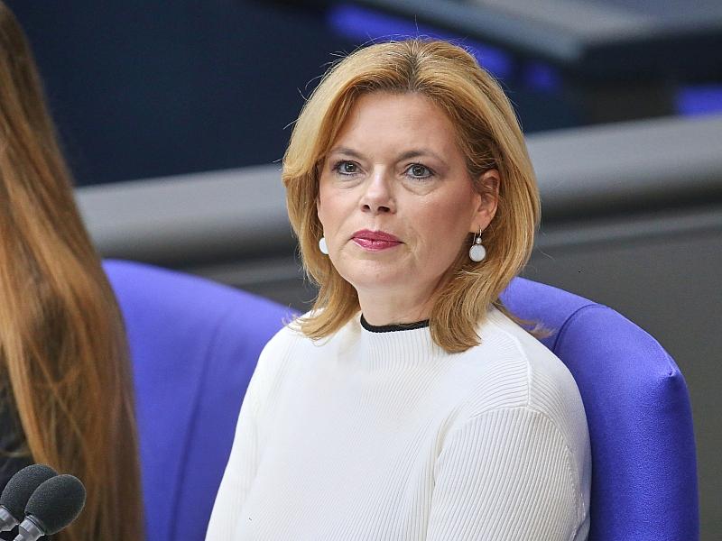 Klöckner verteidigt militärisches Vorgehen gegen den Iran