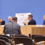 Lang und Gysi kritisieren geplante Gesundheitsreformen