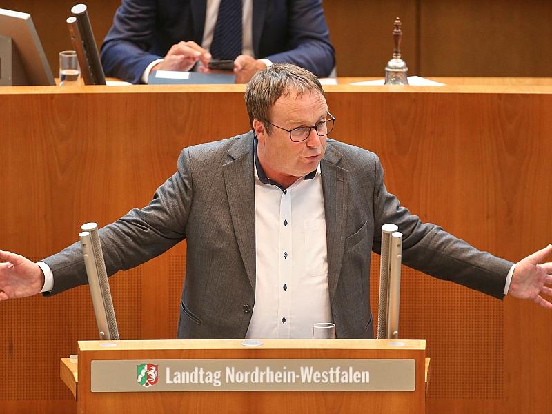 NRW-Verkehrsminister bei Infrastruktur-Gesetz gegen Parteilinie