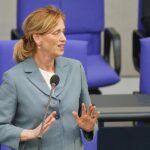 Prien plant umfassende Reform der Kinder- und Jugendhilfe