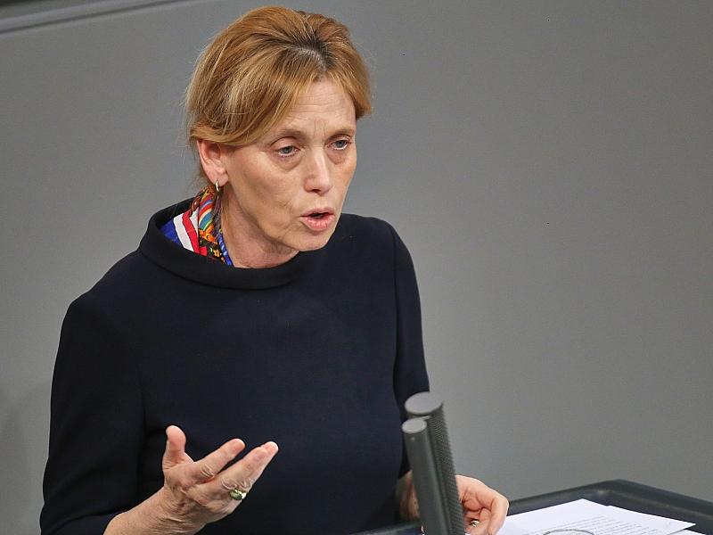 Prien zeigt Sympathie für Frauenstreik