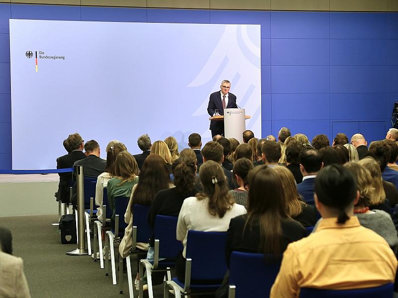 Regierungssprecher will Bundespresseamt komplett umbauen