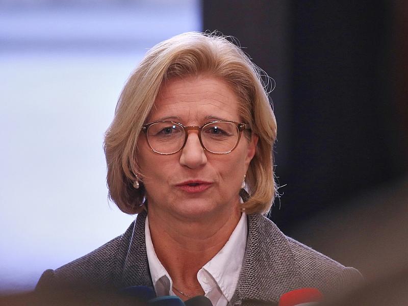 Rehlinger warnt vor Lockerung der Ölsanktionen gegen Russland