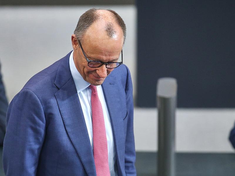 Spar-Aufruf von Merz für Altersvorsorge stößt auf Kritik