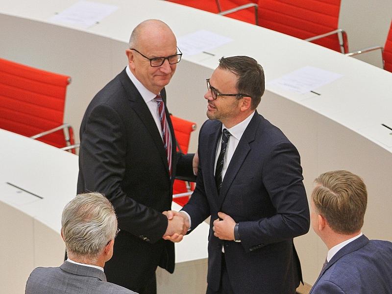 SPD und CDU in Brandenburg unterschreiben Koalitionsvertrag
