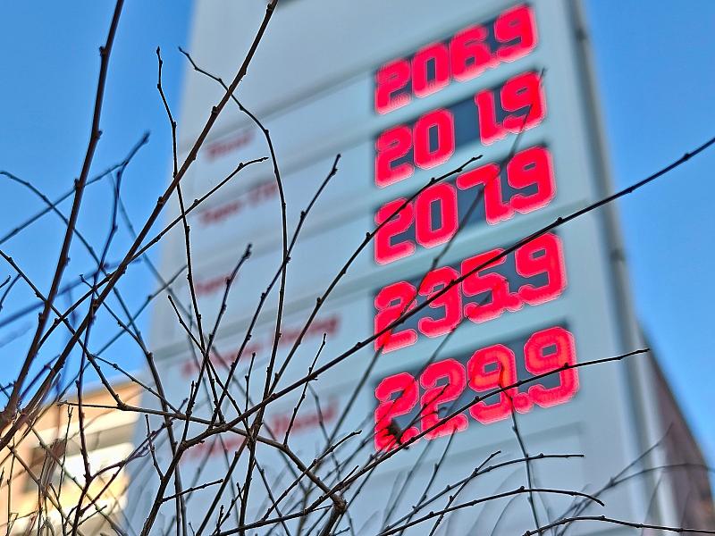 Spritpreise steigen nicht weiter - Niveau bleibt sehr hoch