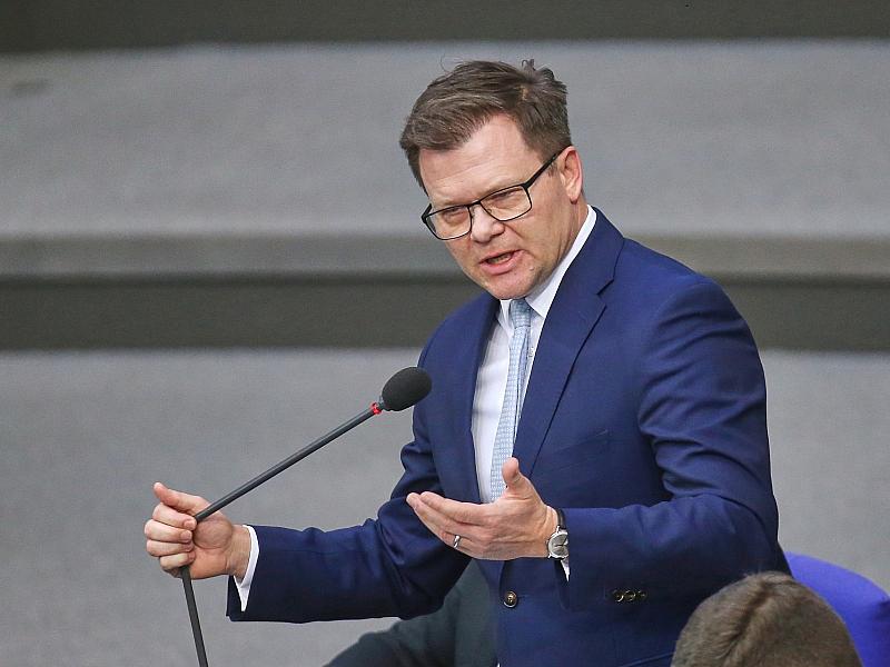 Umweltminister drängt auf Unabhängigkeit von fossilen Energien