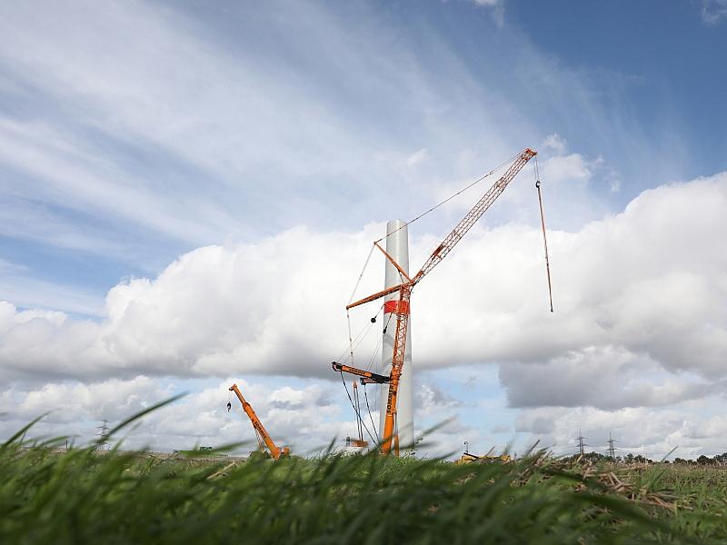 Umweltminister drängt auf weiteren Ausbau von Erneuerbaren