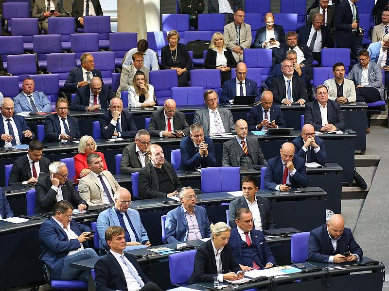 Union und SPD sehen sich in Umgang mit AfD im Bundestag bestätigt