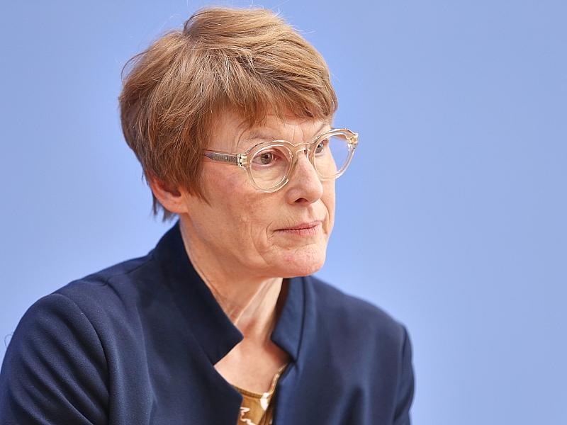 Wirtschaftsweise Grimm warnt vor Tankrabatt